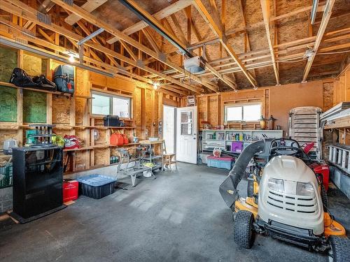 1731 Barrett Drive, Fruitvale, BC - Indoor Photo Showing Garage