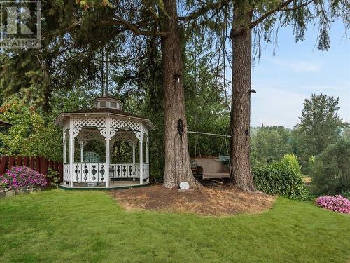 1731 Barrett  Drive, Fruitvale, BC - Outdoor With Backyard