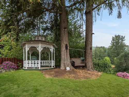 1731 Barrett Drive, Fruitvale, BC - Outdoor With Backyard