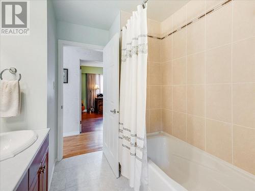 1731 Barrett  Drive, Fruitvale, BC - Indoor Photo Showing Bathroom