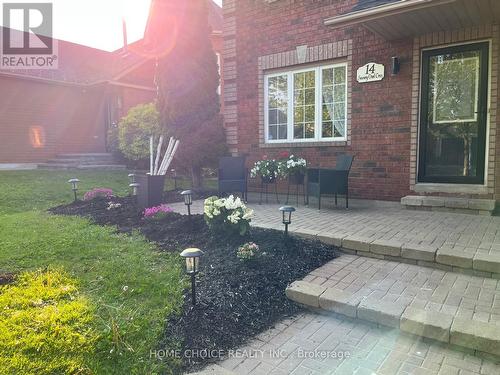 14 Snowy Owl Crescent, Barrie (Little Lake), ON - Outdoor