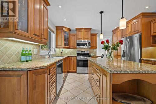 1071 Rockcliffe Court, Oakville (Glen Abbey), ON - Indoor Photo Showing Kitchen With Stainless Steel Kitchen With Upgraded Kitchen