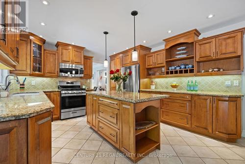 1071 Rockcliffe Court, Oakville (Glen Abbey), ON - Indoor Photo Showing Kitchen With Upgraded Kitchen