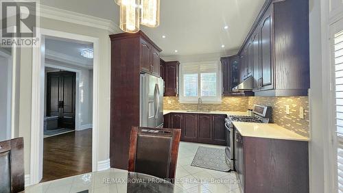 Main - 46 Danfield Court, Brampton (Credit Valley), ON - Indoor Photo Showing Kitchen With Upgraded Kitchen