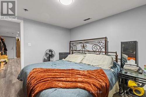 54 Coral Drive, Hamilton (Lawfield), ON - Indoor Photo Showing Bedroom