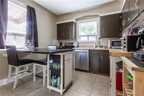 233 Coronation Avenue, Hamilton, ON - Indoor Photo Showing Kitchen