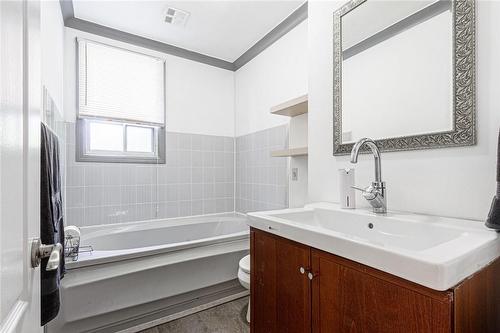 233 Coronation Avenue, Hamilton, ON - Indoor Photo Showing Bathroom