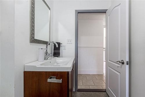 233 Coronation Avenue, Hamilton, ON - Indoor Photo Showing Bathroom