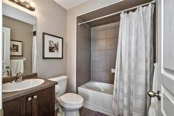 Ensuite bath - 