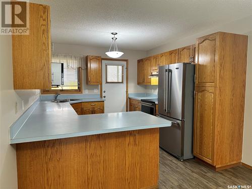 1007 6Th Avenue, Humboldt, SK - Indoor Photo Showing Kitchen With Double Sink