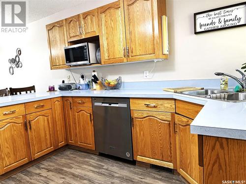 1007 6Th Avenue, Humboldt, SK - Indoor Photo Showing Kitchen With Double Sink