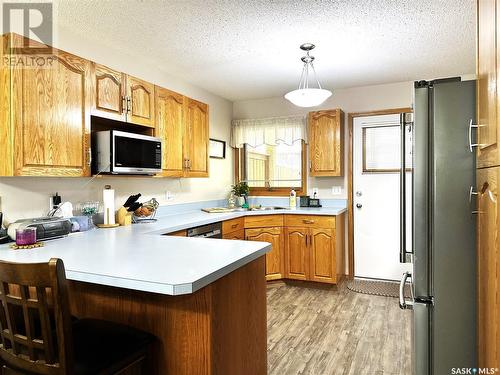 1007 6Th Avenue, Humboldt, SK - Indoor Photo Showing Kitchen With Double Sink