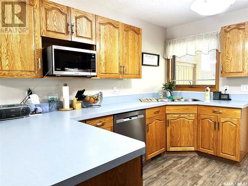 1007 6Th Avenue, Humboldt, SK - Indoor Photo Showing Kitchen With Double Sink