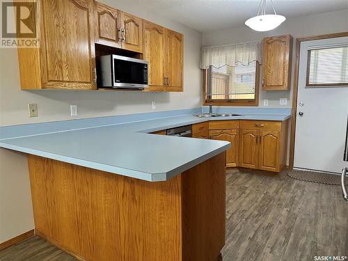 1007 6Th Avenue, Humboldt, SK - Indoor Photo Showing Kitchen With Double Sink