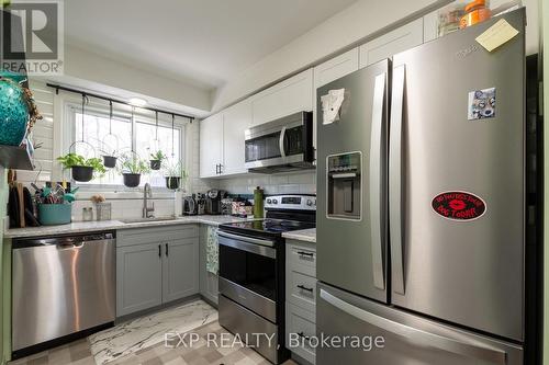 922 Notre Dame Drive, London, ON - Indoor Photo Showing Kitchen