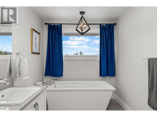 3026 Riesling Place, West Kelowna, BC - Indoor Photo Showing Bathroom