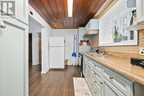 132 Old Hastings Road, Trent Hills (Warkworth), ON - Indoor Photo Showing Kitchen With Double Sink