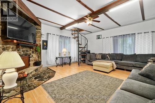 132 Old Hastings Road, Trent Hills (Warkworth), ON - Indoor Photo Showing Living Room