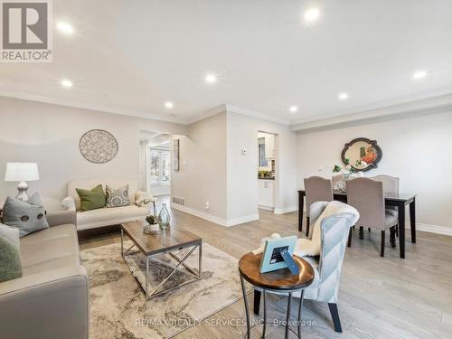 5 New Forest Square, Toronto (Steeles), ON - Indoor Photo Showing Living Room