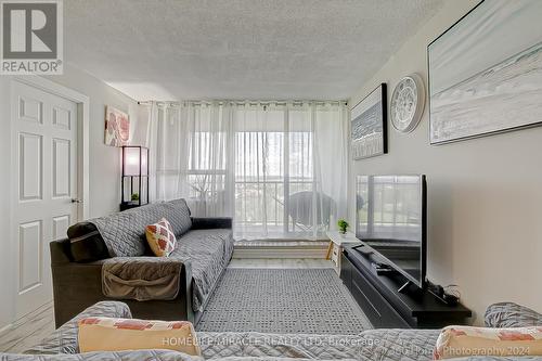 1404 - 100 Wingarden Court, Toronto (Malvern), ON - Indoor Photo Showing Living Room