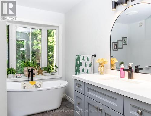 7458 5Th Line, Essa, ON - Indoor Photo Showing Bathroom