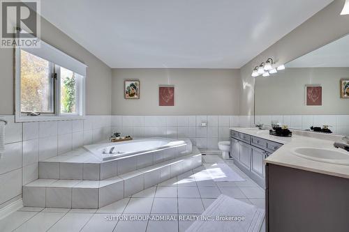 2556 Hammond Road, Mississauga, ON - Indoor Photo Showing Bathroom