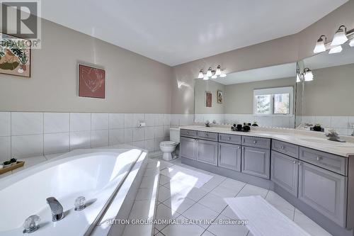 2556 Hammond Road, Mississauga, ON - Indoor Photo Showing Bathroom