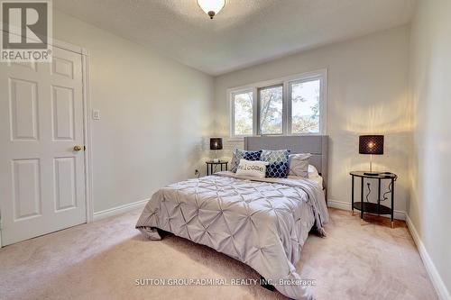 2556 Hammond Road, Mississauga, ON - Indoor Photo Showing Bedroom