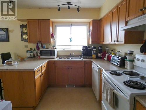 1881 May Street, Merritt, BC - Indoor Photo Showing Kitchen With Double Sink