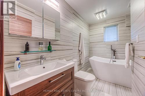 46 Vesper Court, Hamilton (Stoney Creek Mountain), ON - Indoor Photo Showing Bathroom