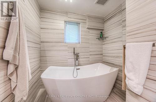 46 Vesper Court, Hamilton (Stoney Creek Mountain), ON - Indoor Photo Showing Bathroom