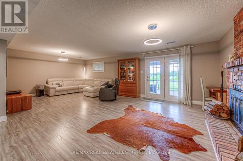 46 Vesper Court, Hamilton (Stoney Creek Mountain), ON - Indoor Photo Showing Living Room