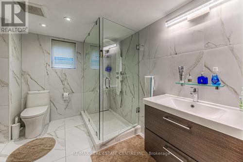 46 Vesper Court, Hamilton (Stoney Creek Mountain), ON - Indoor Photo Showing Bathroom