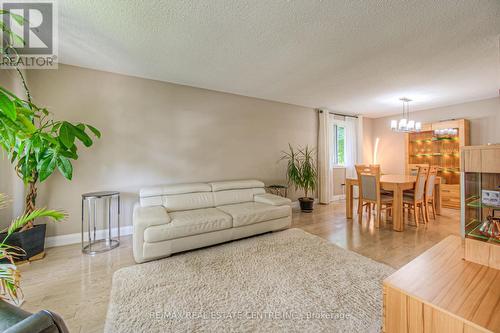 46 Vesper Court, Hamilton (Stoney Creek Mountain), ON - Indoor Photo Showing Living Room