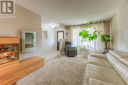 46 Vesper Court, Hamilton (Stoney Creek Mountain), ON - Indoor Photo Showing Living Room