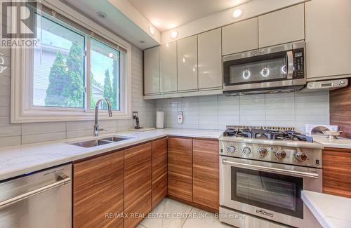 46 Vesper Court, Hamilton (Stoney Creek Mountain), ON - Indoor Photo Showing Kitchen With Stainless Steel Kitchen With Double Sink