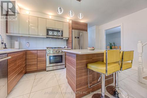 46 Vesper Court, Hamilton (Stoney Creek Mountain), ON - Indoor Photo Showing Kitchen