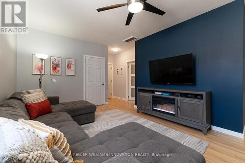 608 Upper James Street, Hamilton (Southam), ON - Indoor Photo Showing Living Room