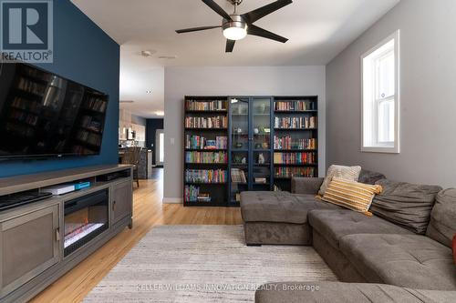 608 Upper James Street, Hamilton (Southam), ON - Indoor Photo Showing Living Room