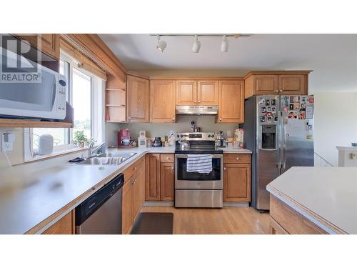 5711 White Street, Summerland, BC - Indoor Photo Showing Kitchen With Double Sink