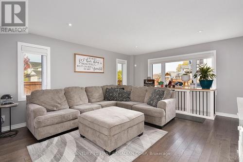 1 Russet Lane, St. Thomas, ON - Indoor Photo Showing Living Room