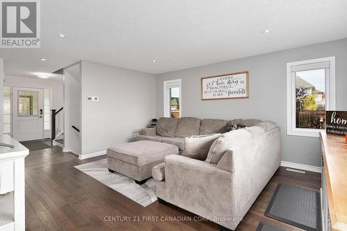 1 Russet Lane, St. Thomas, ON - Indoor Photo Showing Living Room