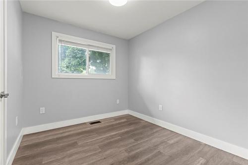 54 Coral Drive, Hamilton, ON - Indoor Photo Showing Other Room