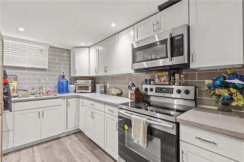 54 Coral Drive, Hamilton, ON - Indoor Photo Showing Kitchen