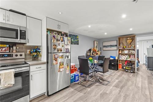 54 Coral Drive, Hamilton, ON - Indoor Photo Showing Kitchen