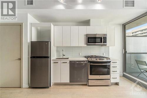 224 Lyon Street Unit#1314, Ottawa, ON - Indoor Photo Showing Kitchen With Stainless Steel Kitchen With Upgraded Kitchen