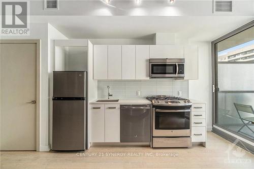 1314 - 224 Lyon Street, Ottawa, ON - Indoor Photo Showing Kitchen With Stainless Steel Kitchen With Upgraded Kitchen