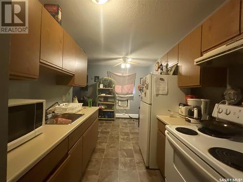 2221 Robinson Street, Regina, SK - Indoor Photo Showing Kitchen