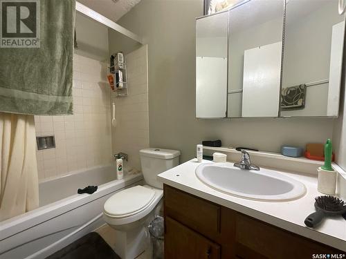 2221 Robinson Street, Regina, SK - Indoor Photo Showing Bathroom