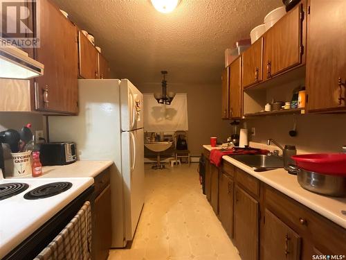 2221 Robinson Street, Regina, SK - Indoor Photo Showing Kitchen